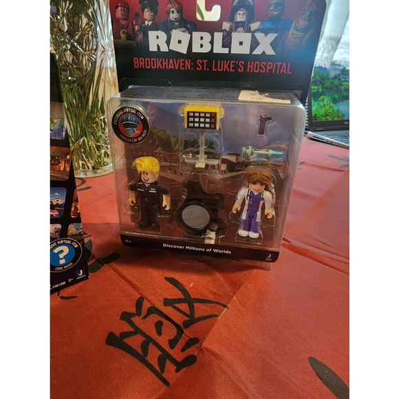 ROBLOX: Mall Tycoon Mall Cop Marty, Brookhaven: St. Luke's Hospital - Picture 3 of 7